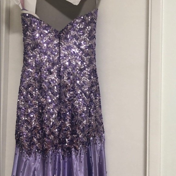 PROM DRESS 💜 - Picture 3 of 8